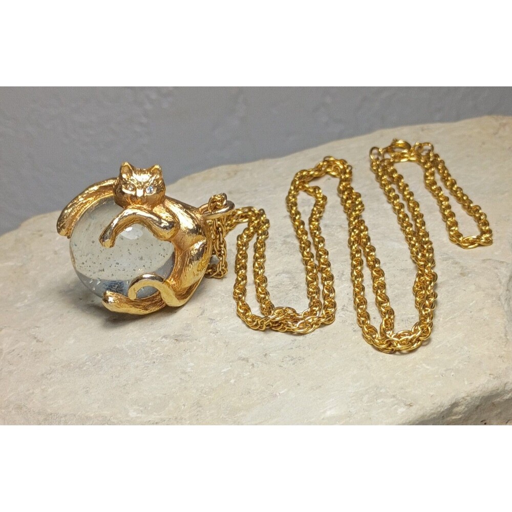 Vintage Cat on Pool of Light Pendant Necklace Gold Tone Crystal Ball Magic Orb - Picture 5 of 9